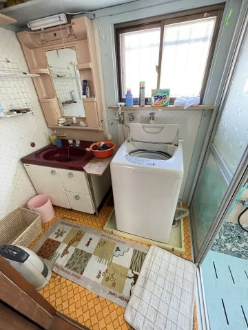 想定賃料年60万　想定利回り6.9％　木造戸建の洗面所