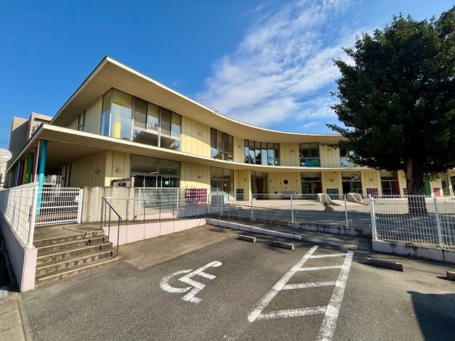 勝田台ファミリーハイツK棟の外観|勝田台幼稚園幼稚園は徒歩13分の距離です。2025年10月撮影													
