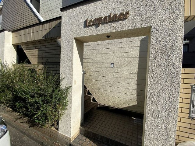 レオパレス朝霞第２のエントランス