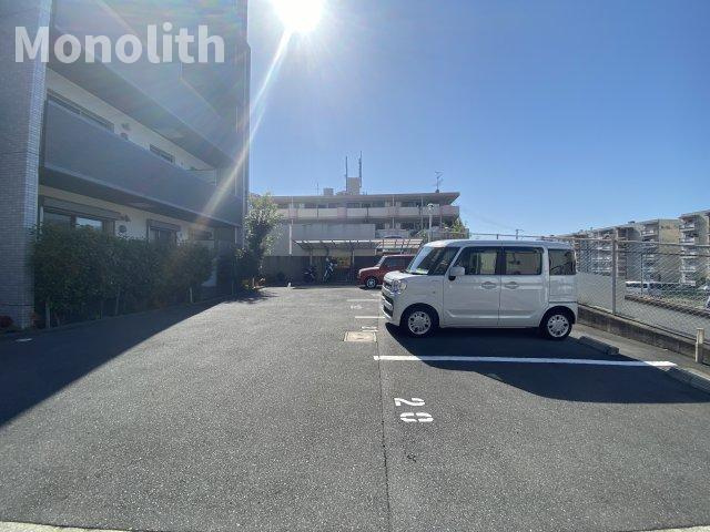 YF宮山台ガーデンの駐車場