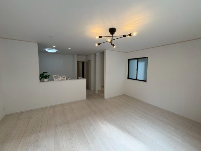 ＋＋　那覇市具志２丁目－C号棟（全７棟）の居間・リビング