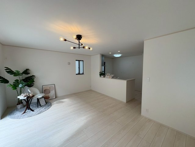 ＋＋　那覇市具志２丁目－C号棟（全７棟）の居間・リビング