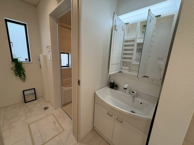 ＋＋　那覇市具志２丁目－C号棟（全７棟）の独立洗面台