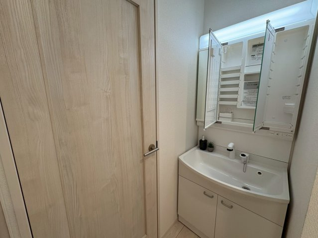 ＋＋　那覇市具志２丁目－C号棟（全７棟）の独立洗面台