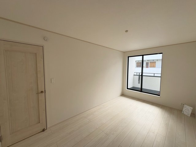 ＋＋　那覇市具志２丁目－C号棟（全７棟）の洋室