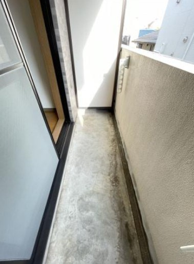 【バルコニー】 | スカイコート池袋第５ | 天気が良い日には太陽の陽が差し込み、心地よいバルコニーです。