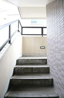 【その他共用部分】 | 当該マンションには、エレベーターがありませんので、４階お部屋までは、階段利用となります。