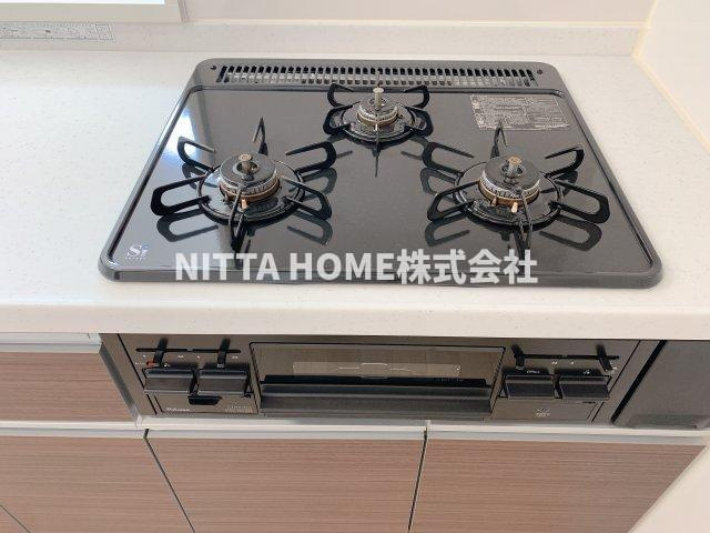 丹波篠山市味間南のアパートのキッチン|3口ガスコンロ＆グリル付き！