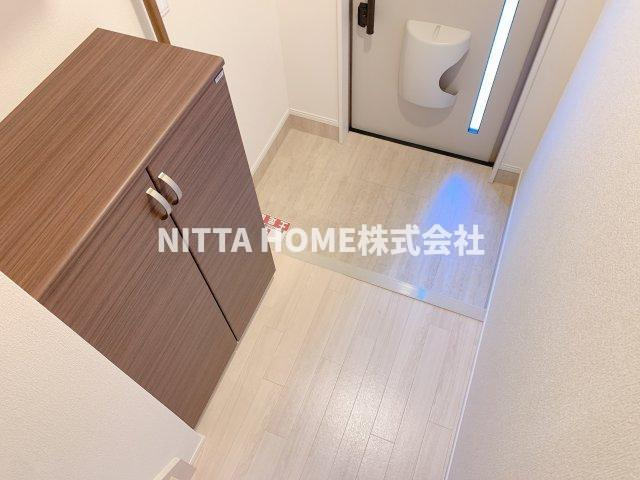 丹波篠山市味間南のアパートのその他|シューズボックス完備の玄関です♪