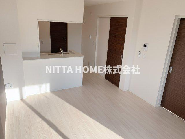 丹波篠山市味間南のアパートの居間・リビング|リビングは11.7帖です♪