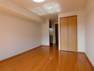 【居間・リビング】 | ピュアセルト森尾Ⅱ | イメージ写真201号室