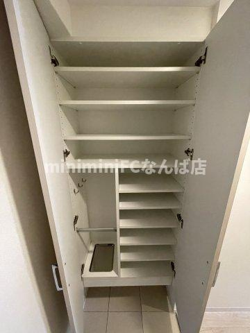 コンフォリア心斎橋EASTの玄関