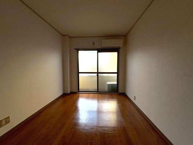 ゴールドハイツの洋室