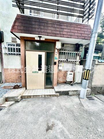 瓜破東テラスハウスのエントランス