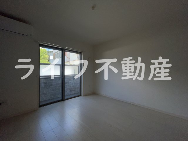 KTIレジデンス河内花園の居間・リビング|ゆったりとしたリビングです