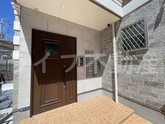 KTIレジデンス河内花園のエントランス|建物の内部です