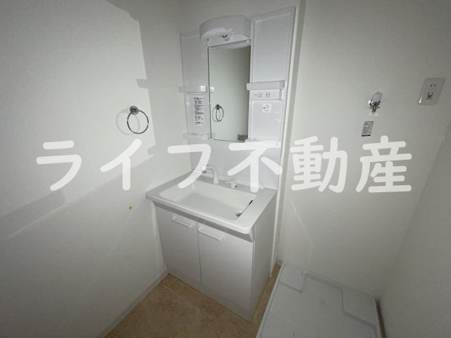 KTIレジデンス河内花園の独立洗面台|独立洗面台です