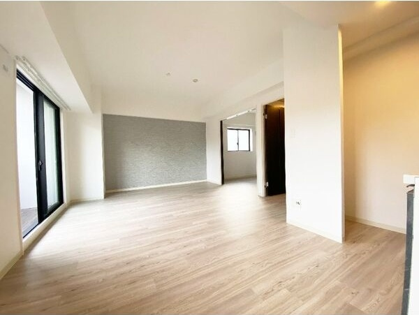 ウルフィエスタ徳川(旧 GRAN DUKE徳川)の居間・リビング