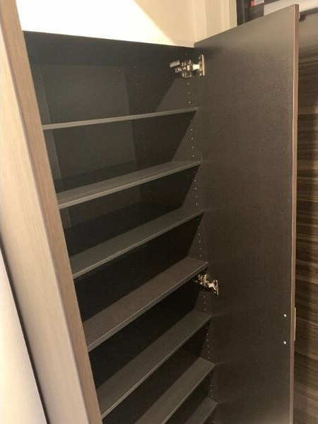 ウルフィエスタ徳川(旧 GRAN DUKE徳川)の玄関