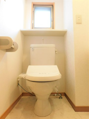 コンドミニアム薬院駅のトイレ|落ち着いた色調のトイレです