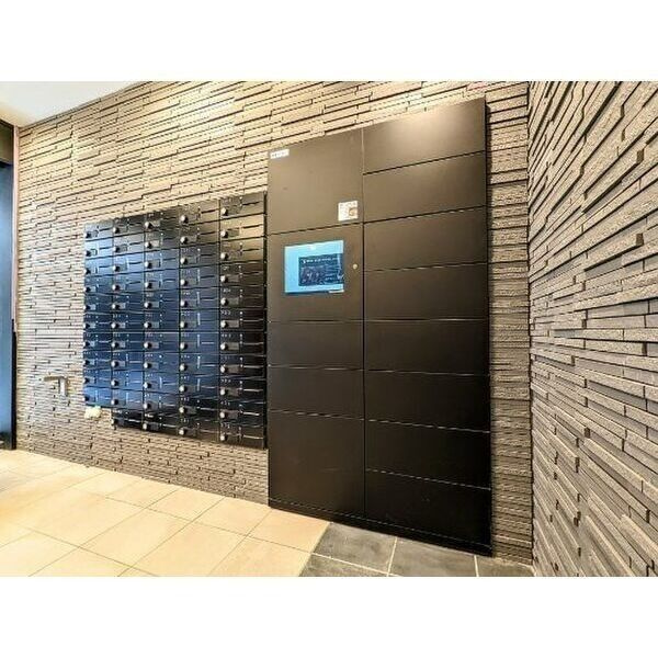 エスリード泉 外堀通のエントランス