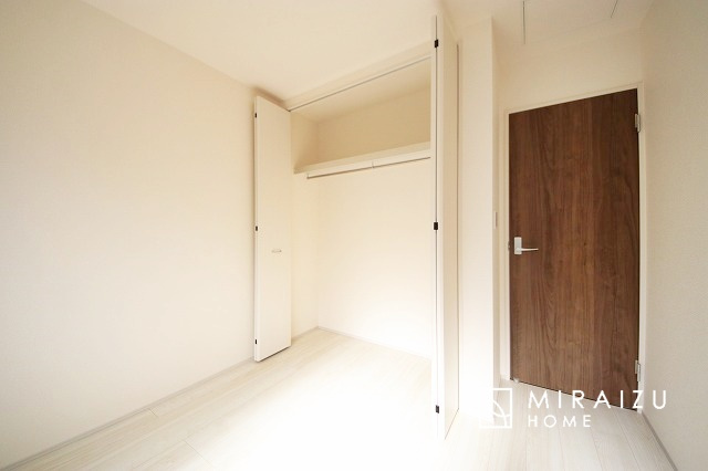 【寝室】 | 暮らしやすさを考えたプランで快適な現地ロケーションを実現。安らぎに満たされる、ゆとりのある日々を過ごせます♪