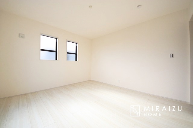 【子供部屋】 | 日当たりの良いお家は嬉しいですよね。それぞれ価値観が分かれる箇所です、実際に内覧して日当たりの心地よさをご体感下さいね♪