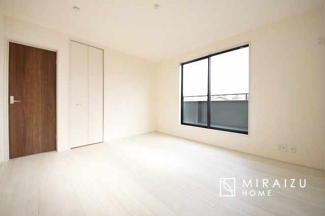 【洋室】 | 平日・休日問わず、いつでもご見学が出来ます♪☆実際に見て、触れて感じる安心のお住まい探しを体験して下さい♪☆物件情報だけでなく、地域の特色などなどエリア情報もお伝え出来たら嬉しいです♪