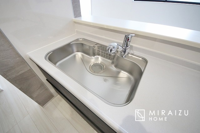 【キッチン】 | 暮らしやすさを考えたプランで快適な現地ロケーションを実現。安らぎに満たされる、ゆとりのある日々を過ごせます♪