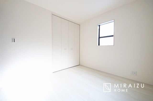 【寝室】 | 建物完成につき、実際のお部屋をごゆっくりご見学いただけます。お休みの日にご家族で見学はいかがでしょう。