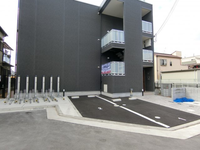 リブリ・摂津庄屋の駐車場