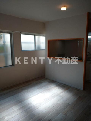 【居間・リビング】 | プラムアーク白金台 | こちらの居間で趣味の時間をお楽しみください