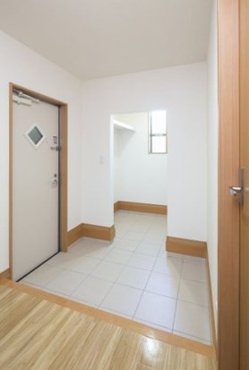 プリフォンドの玄関