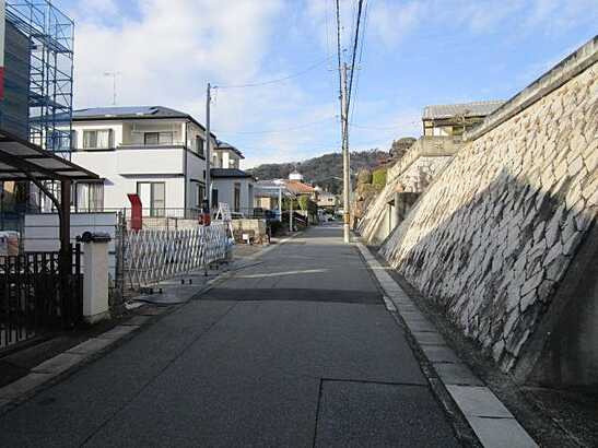 【前面道路含む現地写真】