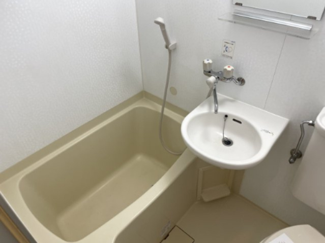 鈴木ビルディングの浴室