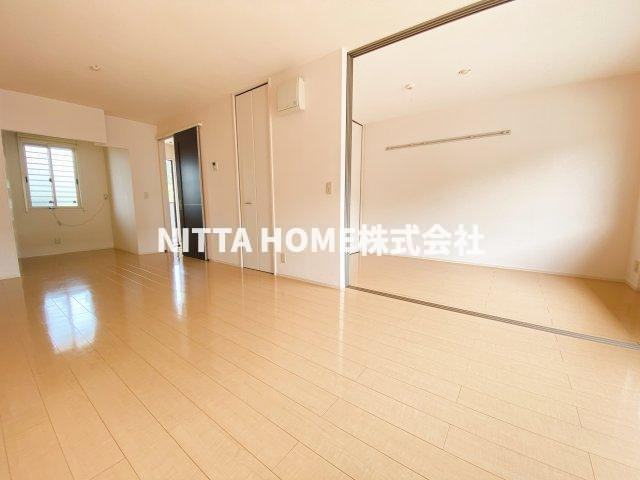 セジュールモナリエ篠山の居間・リビング|扉を開けると広い空間に●