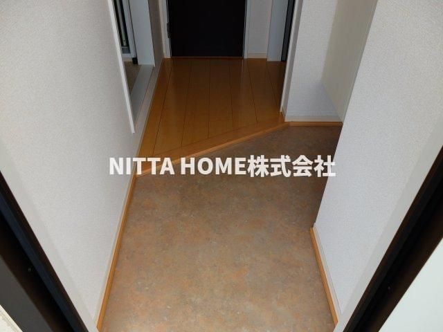 セジュールモナリエ篠山の玄関|シューズボックス完備の玄関です◆