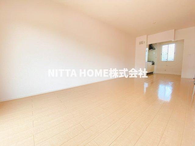 セジュールモナリエ篠山の居間・リビング|リビングは12.9帖です☆