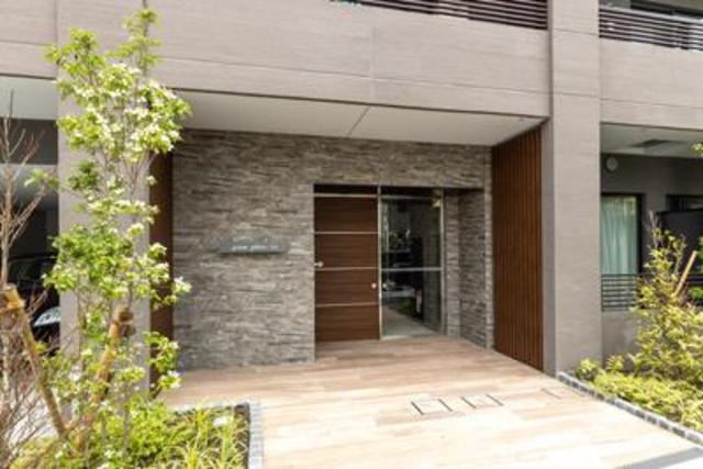 グラングレイス若林のエントランス