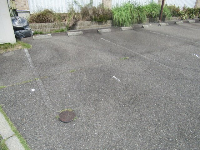 K’sウエスト神戸の駐車場