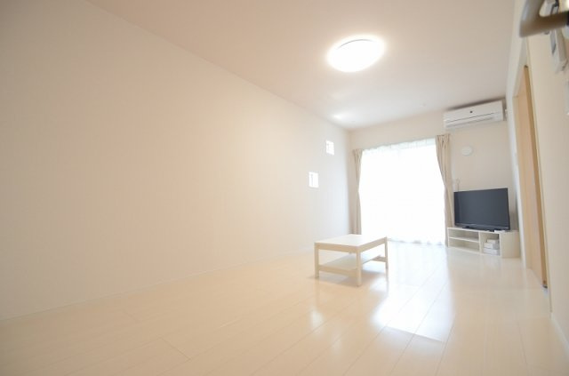 クレイノ美リーフⅣの居間・リビング