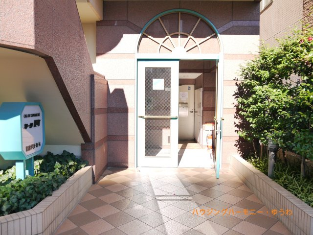 【エントランス】 | カーサ要町 | 清廉とされたエントランスになっています。