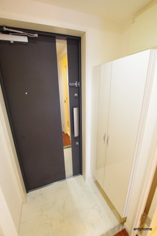 BRAVI新大阪　仲介手数料無料の玄関