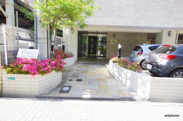 BRAVI新大阪　仲介手数料無料のエントランス