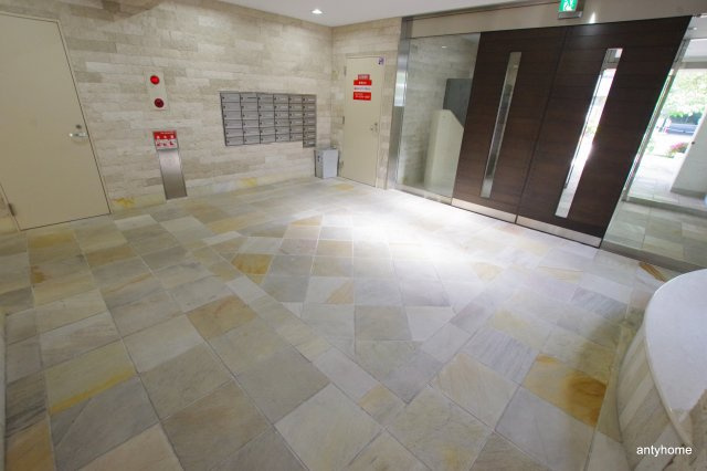 BRAVI新大阪　仲介手数料無料のロビー