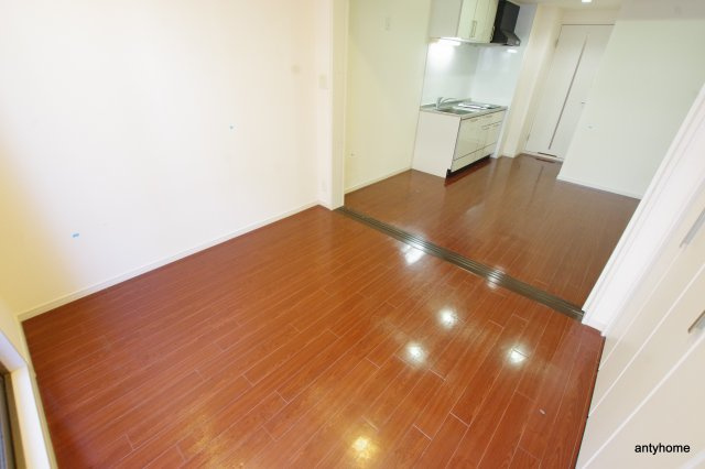 BRAVI新大阪　仲介手数料無料の居間・リビング