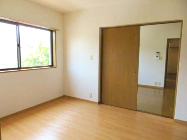 岩崎マンションの居間・リビング