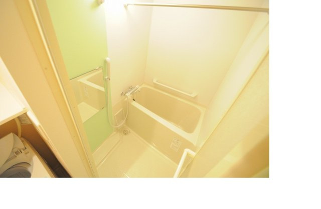 レオネクストフィオーレの浴室|かわいいカラーパネル