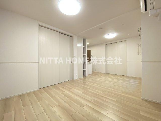 ボヌールメゾン篠山Ⅱの内装|リビング横の洋室は6帖◎