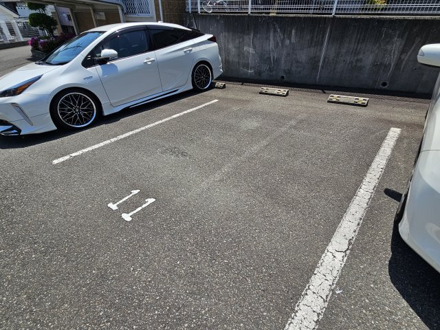 ルマージュ神戸3番館の駐車場